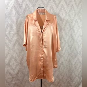 Vintage Gold Label Victoria's Secret peach pearl button up nightgown size M/L
